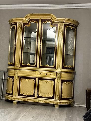 kohnə şkaflar: Klassik üslublu vitrin-bufet - Material: Ağac karkas, cilalanmış — 1