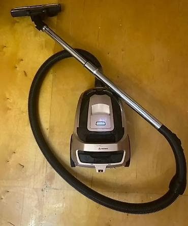 kantiner: Tozsoran – torbasız, konteynerli model Xüsusiyyətlər: - Kompakt — 4