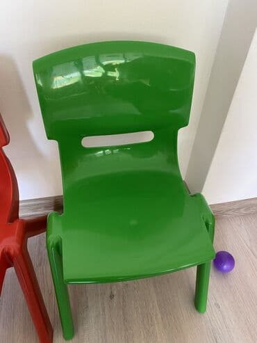 Manejlər: Uşaq stulları – parlaq plastik materialdan - Rənglər: yaşıl və — 1