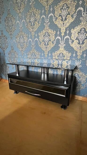 подставка для цветов: İşlənmiş, Düz TV altlığı, Polkalı, Şüşəli, Azərbaycan — 2