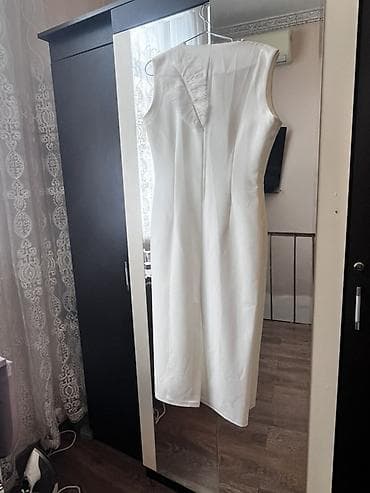 beden kremi: Ağ rəngli zərif midi don endirim olunacağ - Model: qolsuz, düz — 2