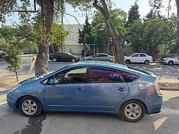 prius qanad: Toyota Prius (2-ci nəsil) – mavi rəng, hibrid hatchback — 2