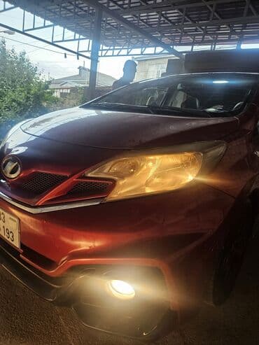 rustavi masin bazari: 1.2 turbo matorTünd qırmızı rəngdə Nissan Note Hetçbek avtomobili, həm — 1