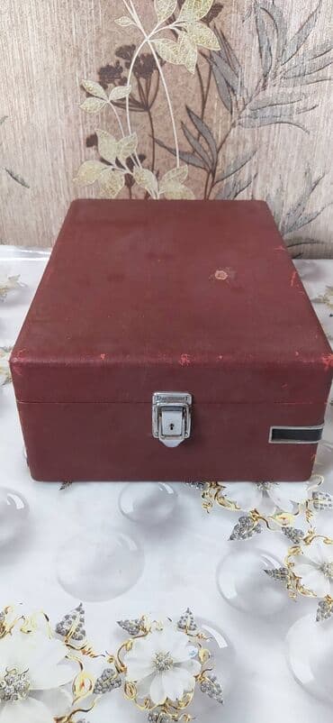 виниловый проигрыватель: Antikvar Qrammofon 1930-cu illərin. Çox yaxşı, işlək vəziyyətdə. Bütün — 6
