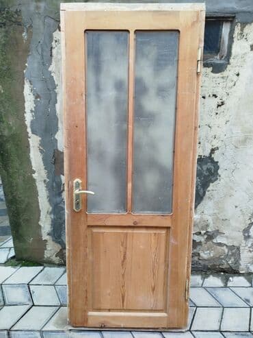 Ворота и комплектующие: Taxta qapı – şüşəli model

qapı satılır — 1