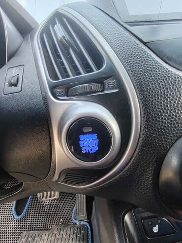 aqrar kend teserrufati texnika traktor satis bazari: Hyundai ix35, ağ rəngli krossover/SUV. Xarici: - Ağ kuzov, qara alt — 6