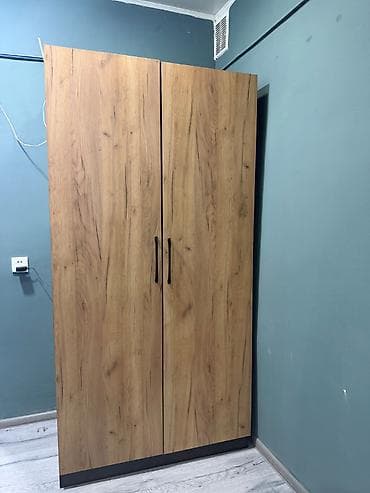 İkiqapılı geyim/saxlama şkafı 3 ay işlənib. Yeni kimidir Ünvan 