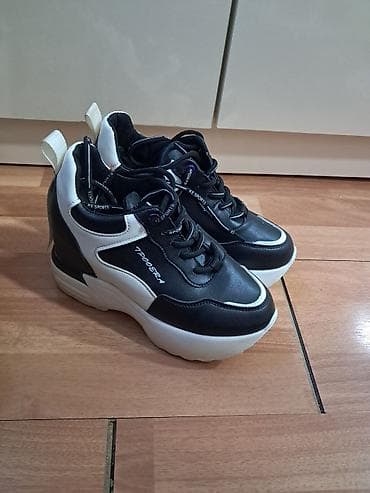 Qara-ağ platforma krossovkalar - Model: “Tpooera” yazılı, “KE Sports” at lalafo.az Qara-ağ platforma krossovkalar - Model: “Tpooera” yazılı, “KE Sports”