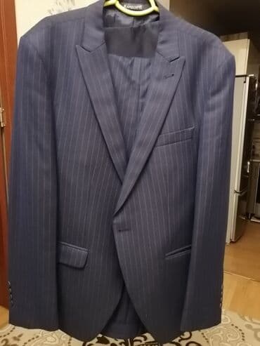 kişi ucun klassik qara kostyum: 52 razmer tünd göy rəngdə kişi kostyumu. Əla vəziyyətdə bir dəfə — 1