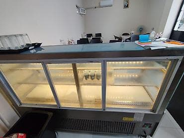 Vitrin tipli soyuducu (şüşəli, işıqlı) - Ön hissəsi əyri şüşəli — 3