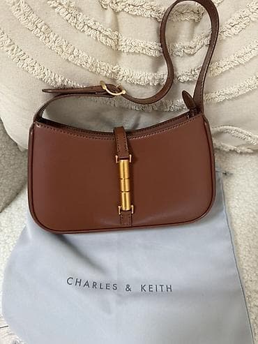 klac canta: Charles & Keith çiyin çantası - Model: qısa qayışlı baguette — 1