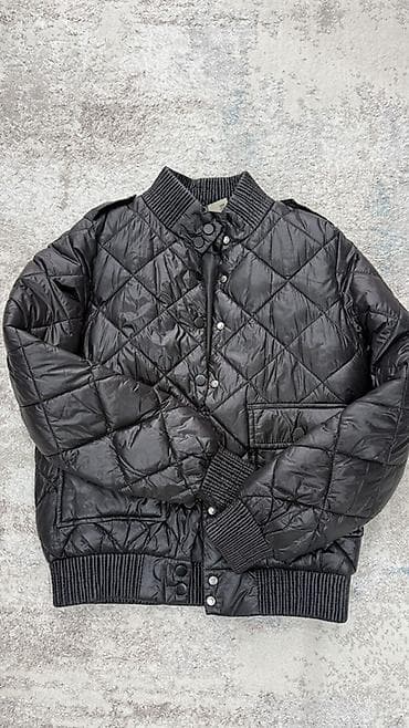 qara jaket: Qara rəngli, diaqonal tikişli quilted qısa jaket. - Parıltılı suya — 2
