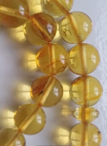 yun koftalar: Təsbeh – kiçik kəhrəba muncuqlu, şəffaf limon tonlarda.Bütöv — 6