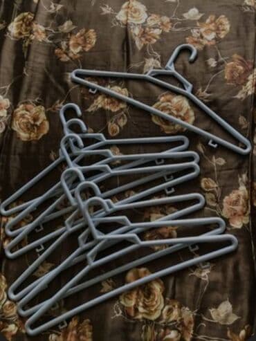 напольная вешалка баку: 5 ədəd veşilka 10 azn 5 ədəd ətək asmaq üçün veşilka 7.50 azn Veşilka — 6