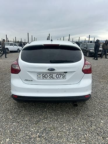 w202 qapi uzluyu: Ford Focus hatchback - Kuzov: 5 qapılı hatchback, ağ rəng - Nömrə — 4