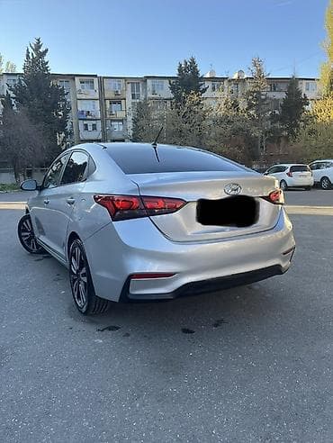 Hyundai: Hyundai Accent sedan – gümüş rəng Əsas xüsusiyyətlər: - Kuzov: 4 — 4
