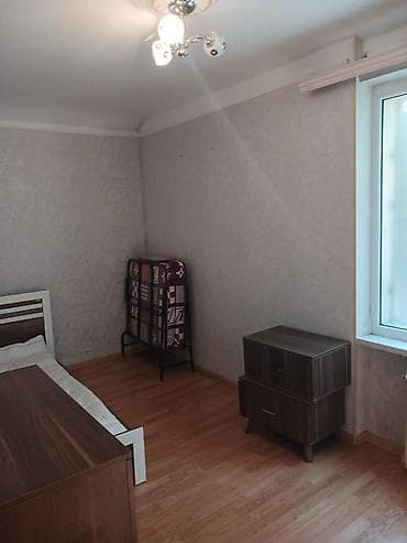 qubada satilan evler 2024: Neftçilər metrosunun çıxışında, icranın tam arxaaında şəraitli və — 4