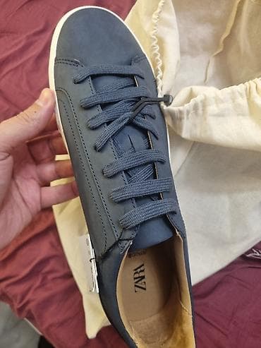 Туфли: Zara kishi kedləri
Tep teze 45 olcu — 7