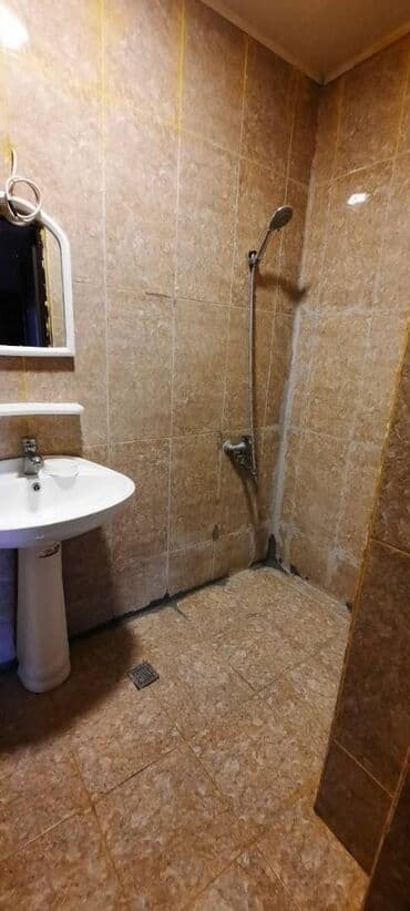 köhnə suraxanıda kirayə evlər: Nerimanov Rayonu, su sonasi ilə üzbə-üz bravonun arxasi.15 mərtəbəli — 7