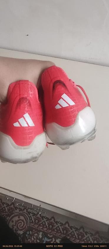idman qanteller: Butslar Adidas — 3