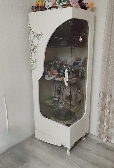 Şüşəli dolab vitrini, İşlənmiş, Ünvandan götürmə