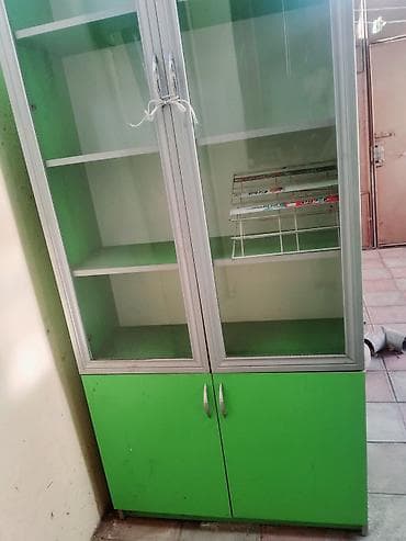 eynək vitrin: Şüşəli dolab vitrini — 1