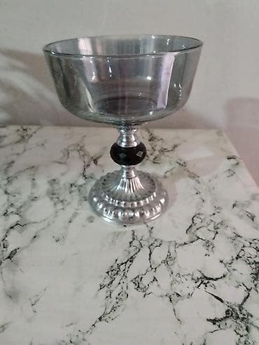tap.az saatli: Şüşə qab – dekorativ stendli - Material: qalın şəffaf/boz tonlu şüşə — 1