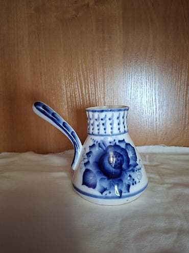 Porcelain qəhvə cezvəsi – əl naxışlı, mavi-ağ rəng palitrası - — 1