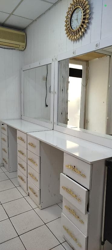 ber ber: Gözəllik salonu və ya vizaj üçün iki postlu vizaj masası və güzgü — 1