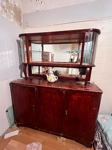 Klassik vitrin-büfe mebeli - Material: ağac (tünd qırmızı/maun
