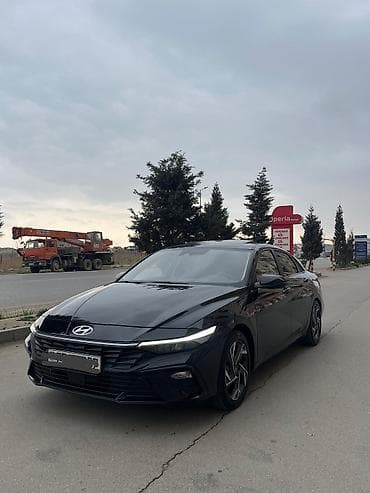 Мототранспорт: Hyundai Elantra – qara rəng, sedan, modern və aqressiv dizayn — 2