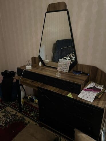 Yataq otağı mebel dəsti Tezekimidi az islenib iki surusken qapidi