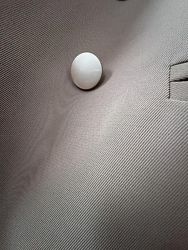 QiQi brendi qadın blazer - Rəng: bej/şampan tonu - Dizayn: ikicərgəli — 2