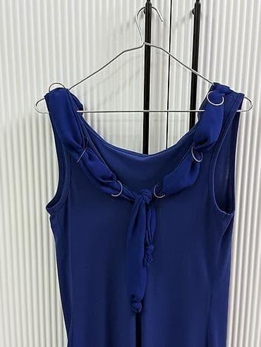 Sadə, şık çox zövqlü dondu. 1 dəfə xınaya geyinmişəm. M ölçü. Ünvan — 1