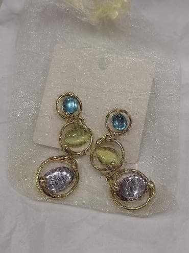 papaqlarin satisi: Maya deyerinden bele ucuz aksesuarlar satilir. Hecbiri isdifade — 5