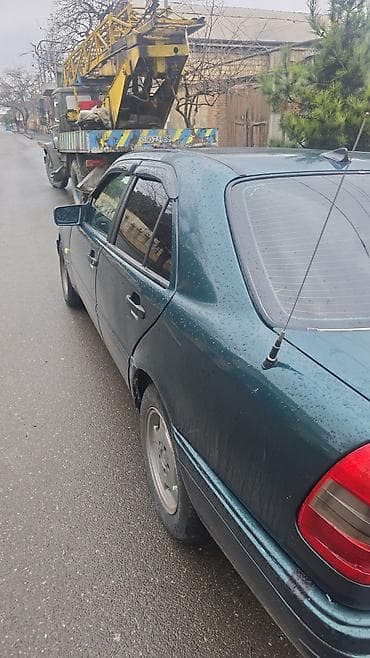 bmw e 39: Mercedes-Benz C-Class C180 sedan - Kuzov: sedan, yaşıl rəng - Model — 4