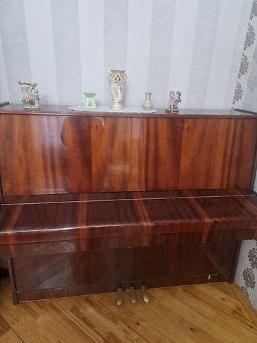 Upright piano - Korpus: parlaq laklı ağac örtüyü, klassik qəhvəyi lalafo.az -da Upright piano - Korpus: parlaq laklı ağac örtüyü, klassik qəhvəyi