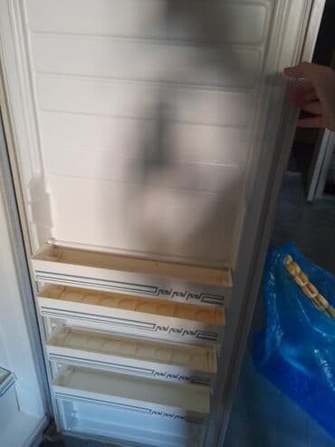 qapalı soyuducu: Bir kameralı məişət soyuducusu - Üst hissədə ayrıca dondurucu bölmə — 1