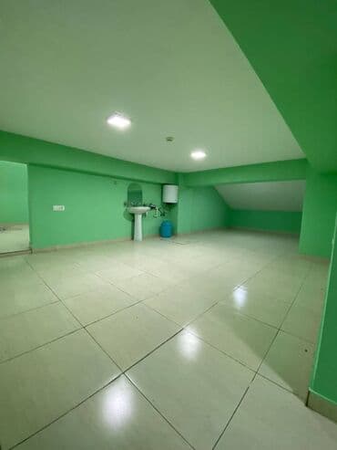 qarayev obyekt: Əhmədlidə ukraina meydanı tərəfdə yerləşən ümumi sahəsi 250 kv,m olan — 20