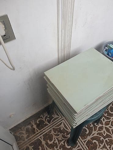 islenmis metlaq: Keramik plitələr dəsti - Ölçü: təxminən kvadrat format (foto üzrə — 3