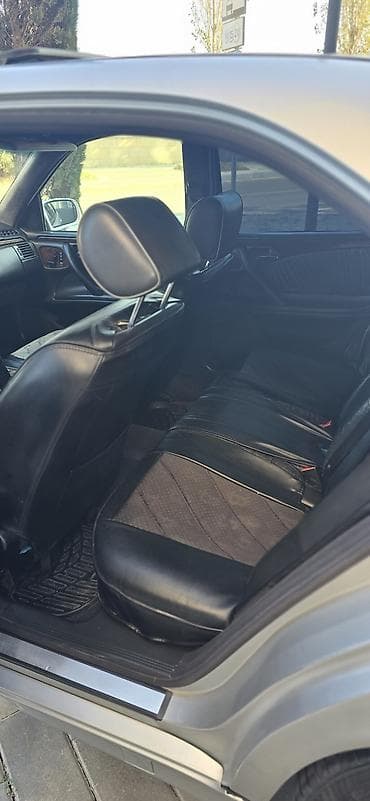 qara disk: Mercedes-Benz E-Class: 3.2 l | 2000 il Sedan — 8