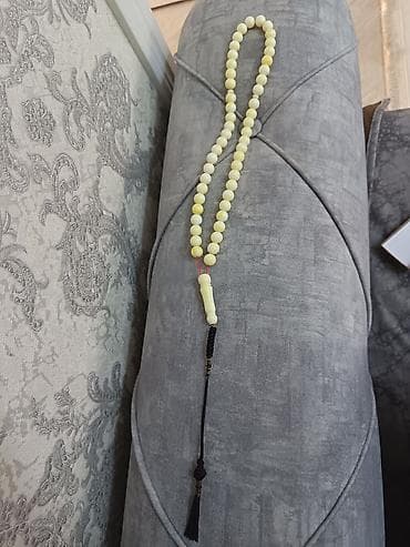 tesbehlər: Ədədi təsbeh – krem rəngli muncuqlu, qutu ilə Məhsul təsviri: Kuwait — 2