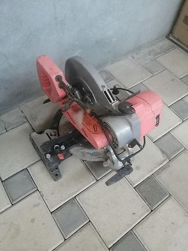 elektrik misar: Elektrik gön (kəsim) mişarı – bucaq tənzimlənən, stolla birgə - Tip — 1