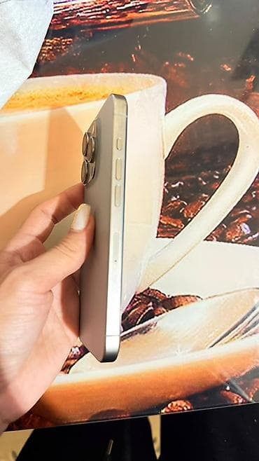 iphone 2013: İphone 15 pro 256gb 88 pil zavod nöqtə ciziği yoxdu xanim telefonudu — 5