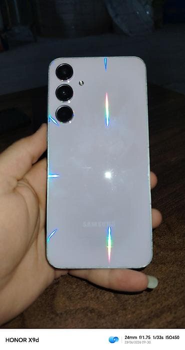 Salam, telefonun ciddi problemi yoxdur. Bir dənə dərin cızıqlar var