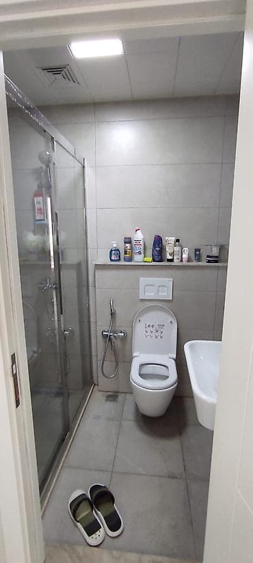 Mənzil tam təmirlidir. Binanın altında idman mərkəzi, cafe, hiper — 1