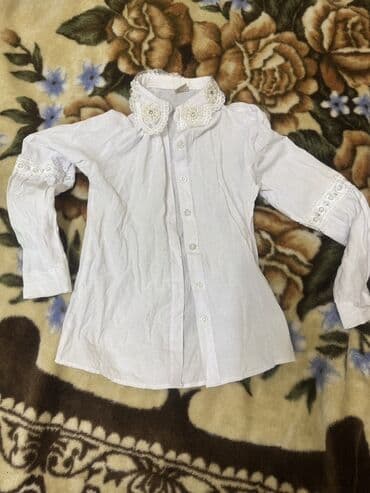 toxunma uşaq koftaları: Uşaq geyimiher biri 10 azn - Ağ uzunqol köynək: Ön hissədə qrafik — 10