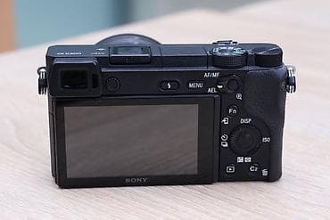 Sony a6300 kamera dəsti - Linza: Sony E 16–50mm f/3.5–5.6 - İki — 6