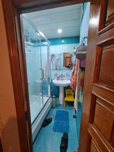 4 mikrorayon satilan menziller: Bakı, 3 otaqlı, Köhnə tikili, m. Xalqlar Dostluğu, 65 kv. m — 8