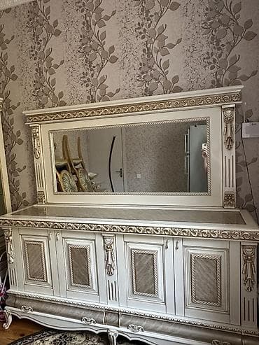 kamot mebel: Klassik üslubda böyük güzgülü Kamot, konsol/bufet. - Rəng: krem-ağ — 3